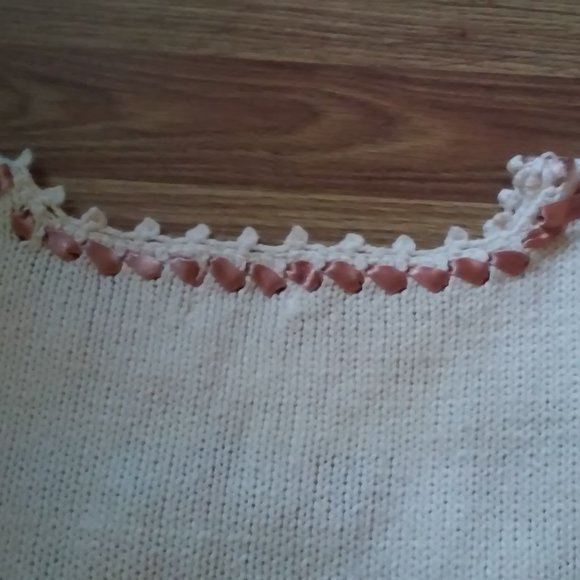 Beautiful White Ribboned Sweater 26" Long 24" Wide SZ L Never Worn with Pearls - Picture 8 of 8